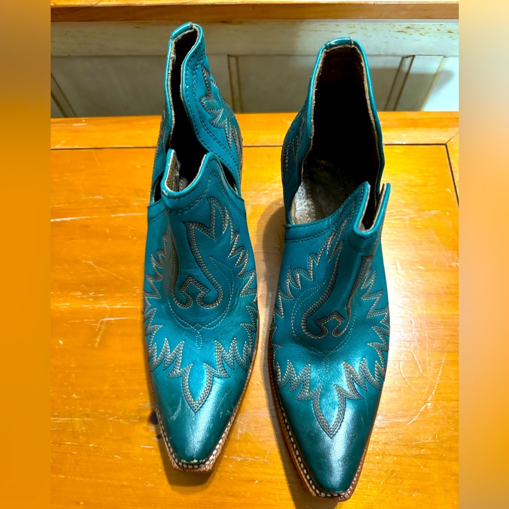 Ariat ombré turquoise ankle boots 7.5B